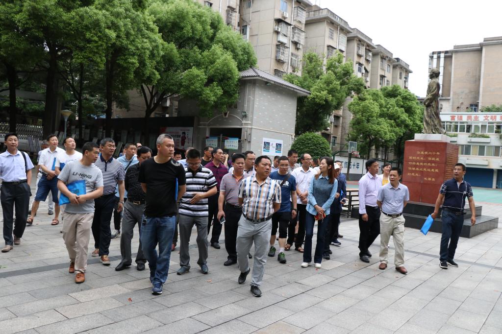 行走校园 William威廉官网