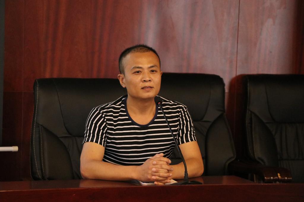 学员代表、班长、隆回县教育局综治股副股长廖继斌发言 William威廉官网