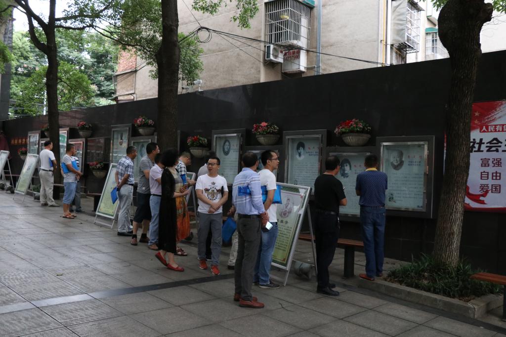 观摩宣传板 William威廉官网